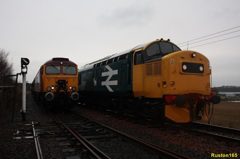 Photo of 37175 and 57304 