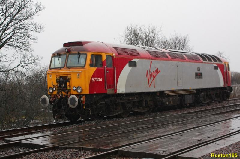 57304, 0Z61: 57304 awaits the right away at Linlithgow Loop workin 0Z61, Bo'ness GF to Polmadie. Photo of 57304, 0Z61