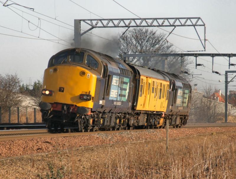 Photo of 37069 & 218 depart Prestonpans with 2Q88 for Slateford.