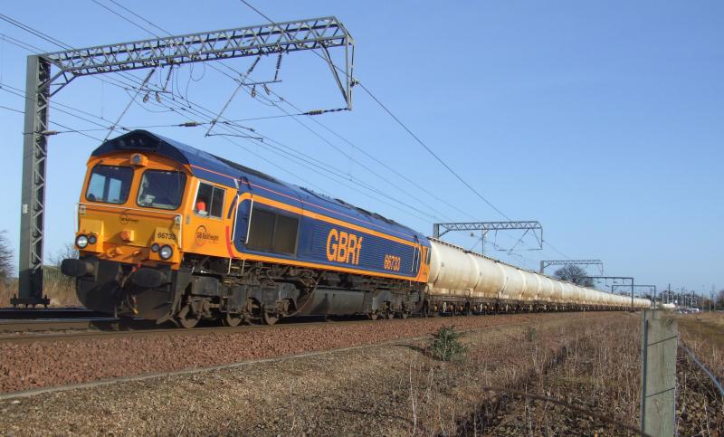 66733 passes Prestonpans with 6S45 for Fort William.: 66733 passes Prestonpans with 6S45 for Fort William. Photo of 66733 passes Prestonpans with 6S45 for Fort William.