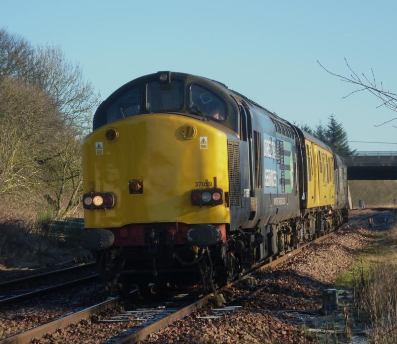 37059 37218 2Q88 Dunfermline Halbeath:
37059 37218 on 2Q88 Craigentinny to Craigentinny via Dundee passes Halbeath LC near Dunfermline Monday 6th February 2012 Photo of 37059 37218 2Q88 Dunfermline Halbeath