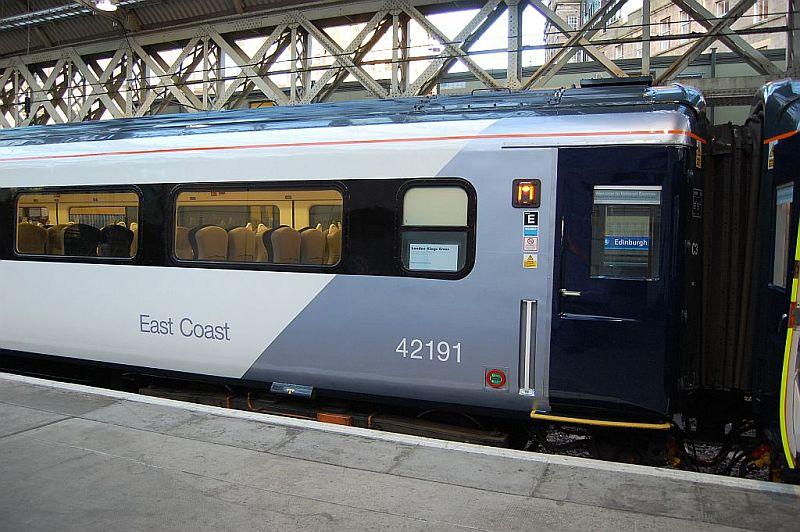 42191_NatEx_10thDec07_A.jpg: One end of National Express liveried 42191 Photo of 42191_NatEx_10thDec07_A.jpg