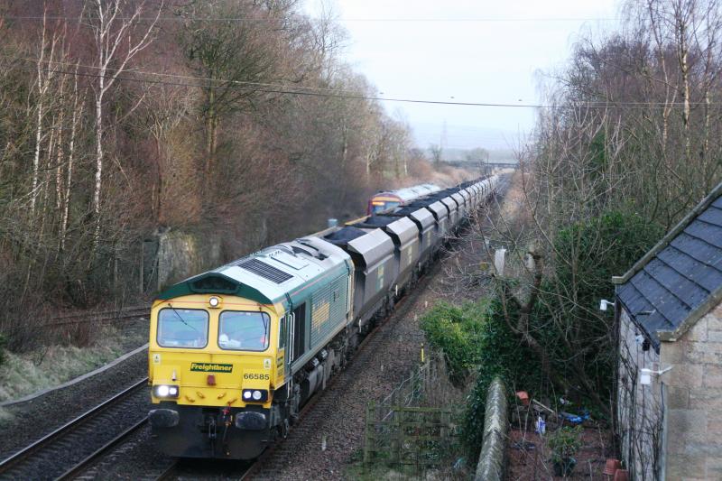 6Z08: 66585 passes Plean with the 6Z08 Leith - Longannet coal Photo of 6Z08