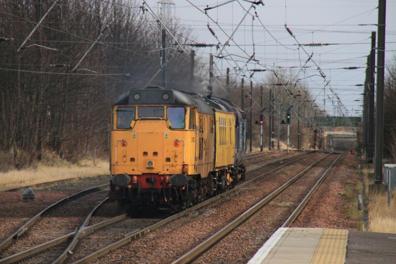 5Z18 east of Prestonpans: 31602 on the rear with Mentor & 37261 on 5Z18 09.35 Mossend DY to Derby RTC East of Prestonpans Stn. on 17/02/2012 Photo of 5Z18 east of Prestonpans