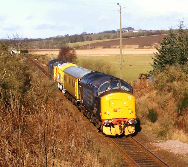 37688 37667 6Z31: 37667 & 37688 work passed Kintore with 6Z31 Dundee - Inverness Photo of 37688 37667 6Z31