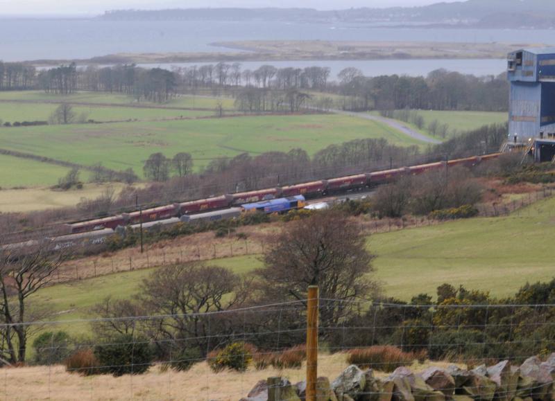 4S81 Waits to Proceed @ Hunterston: 4S81 Drax- Hunterston waits to proceed to be loaded at Hunterston as 66044 propelles its train through the loading tower Photo of 4S81 Waits to Proceed @ Hunterston