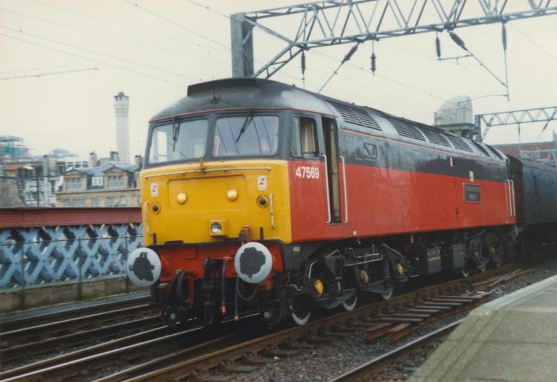 47 569 at Glasgow Central: 47 569 at Glasgow Central station (12.08.90) Photo of 47 569 at Glasgow Central