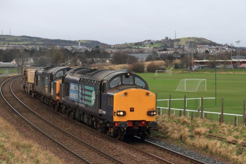 6S43 at Peffermill: 37069 + 37038 on 6S43 06.42 Carlisle to Torness Power Stn passing Peffermill playing fields on 28/02/2012. Advance notice gratefully received as there have been 3 different days that it has run. Photo of 6S43 at Peffermill