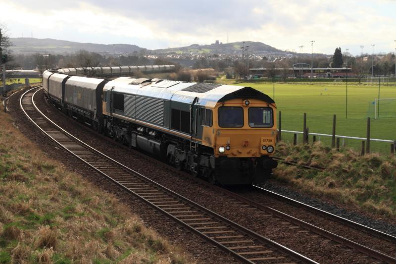 66738 on 6E05: 66738 on 6E05 12.30 Hunterston to Ferrybridge Power Stn passing Peffermill Playing Fields on 29/02/2012. Photo of 66738 on 6E05