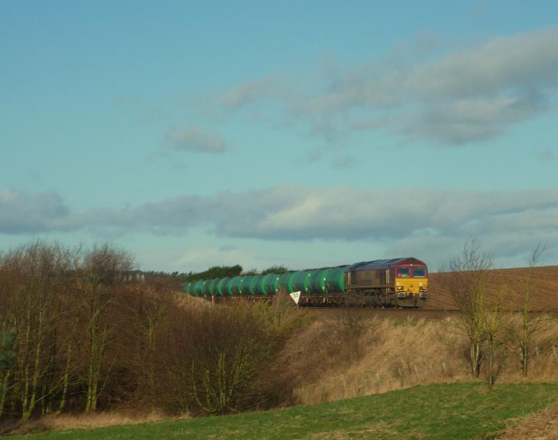 66111 6L49 Linkswood tanks near Wormit 070312: Photo of 66111 6L49 Linkswood tanks near Wormit 070312