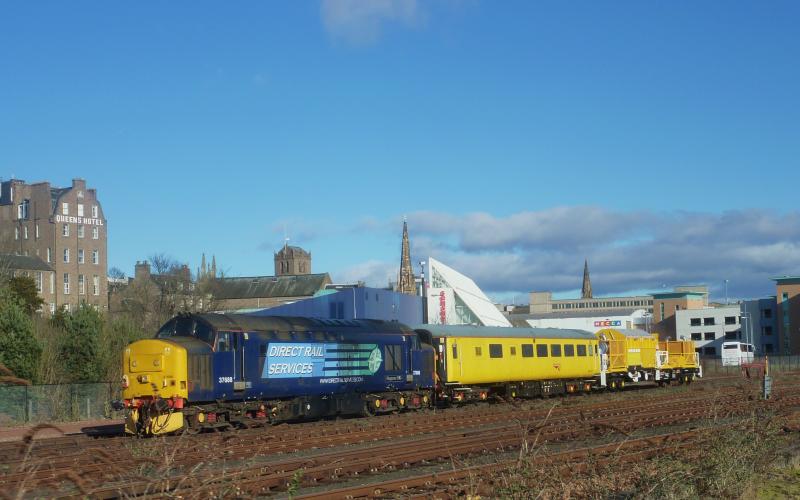 37688 unusually stabled on it's own with the Snow Train in Dundee Yard 150212: Photo of 37688 unusually stabled on it's own with the Snow Train in Dundee Yard 150212