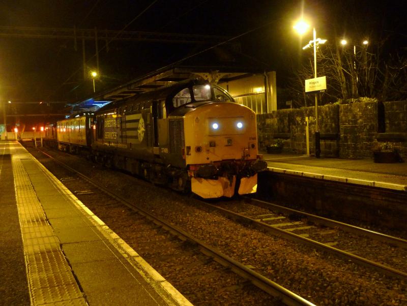 37409 37423 on 1Q18 MENTOR test coach at Milngavie 220212: Photo of 37409 37423 on 1Q18 MENTOR test coach at Milngavie 220212