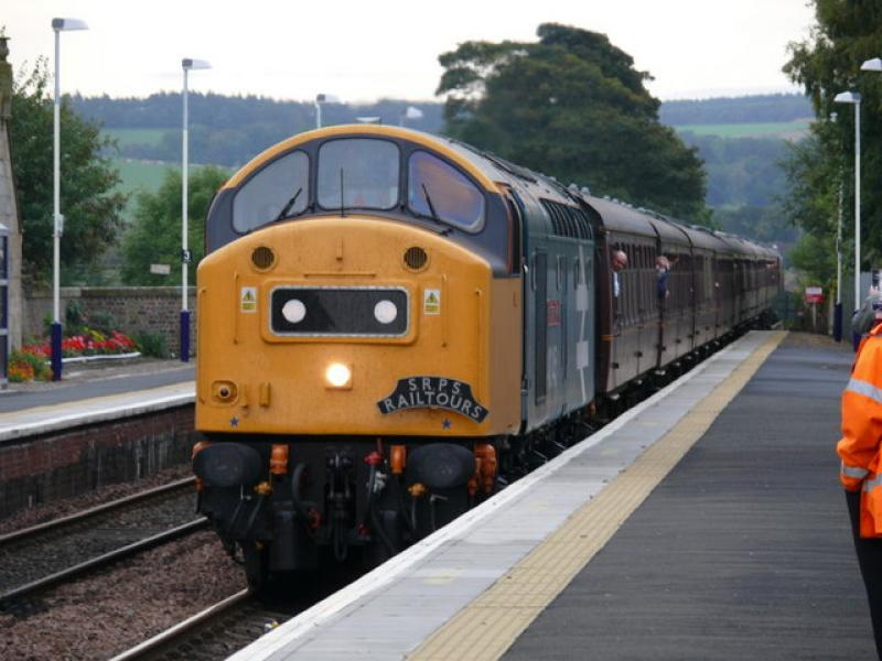 40145: East Lancashire Railway 40145 hauls 1Z40 into Ladybank on 22.09.07 with the Inverness & Speyside SRPS Railrour. Photo of 40145