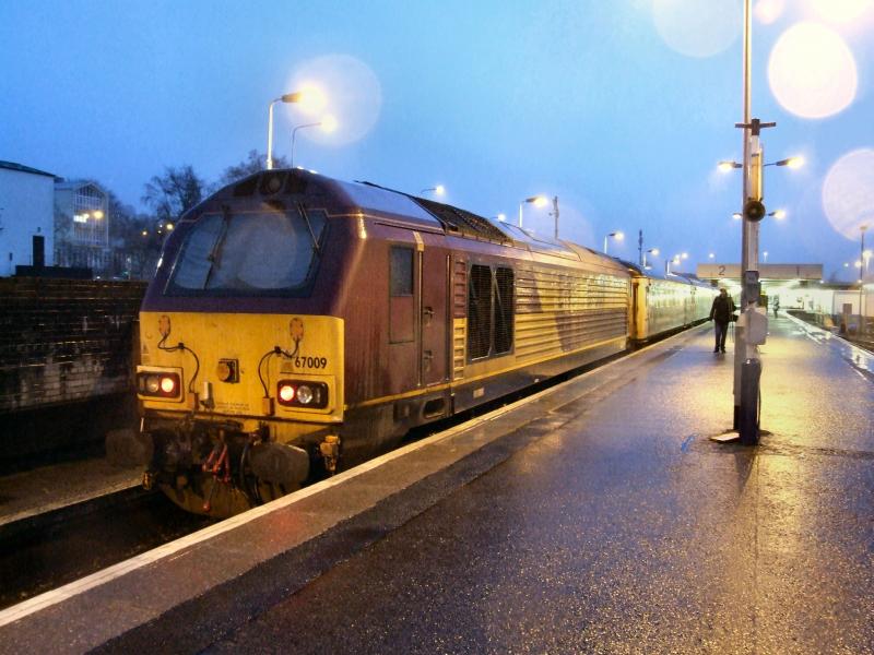67009 awaits Departure time with 1B01 at Fort William: 67009 awaits Departure time with 1B01 at Fort William Photo of 67009 awaits Departure time with 1B01 at Fort William