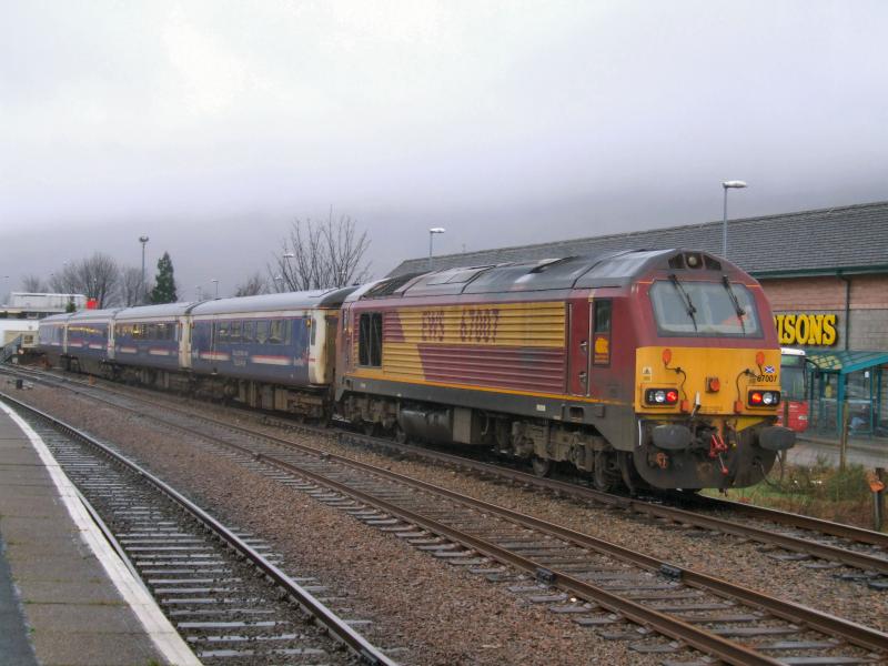 67007 with the ECS off 1Y11 at Fort William: 67007 with the ECS off 1Y11 at Fort William Photo of 67007 with the ECS off 1Y11 at Fort William