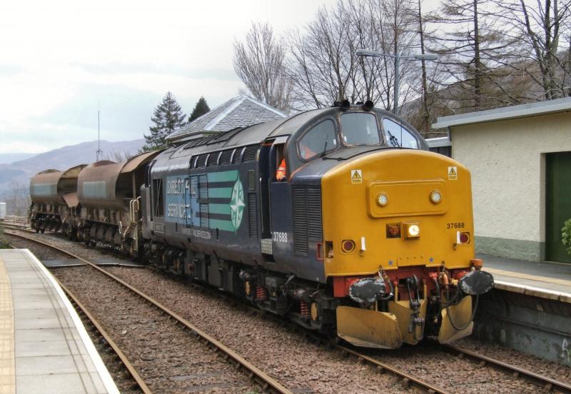 After a delay, 37688 arrives back in the station with only 2 Autoballasters!: After a delay, 37688 arrives back in the station with only 2 Autoballasters! Photo of After a delay, 37688 arrives back in the station with only 2 Autoballasters!