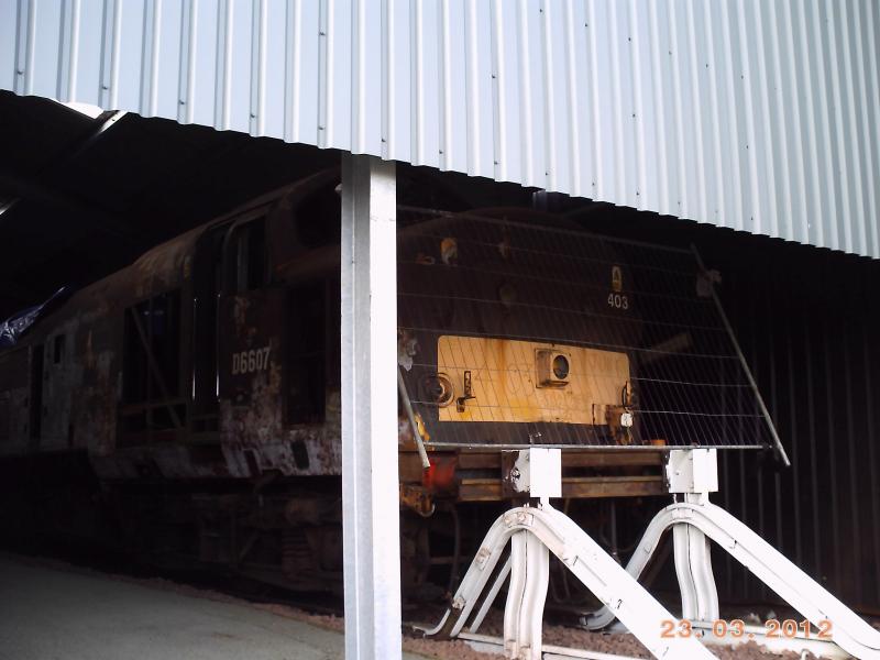 37403: 37403 at the new shed at Bo'ness with a fence on it! Photo of 37403