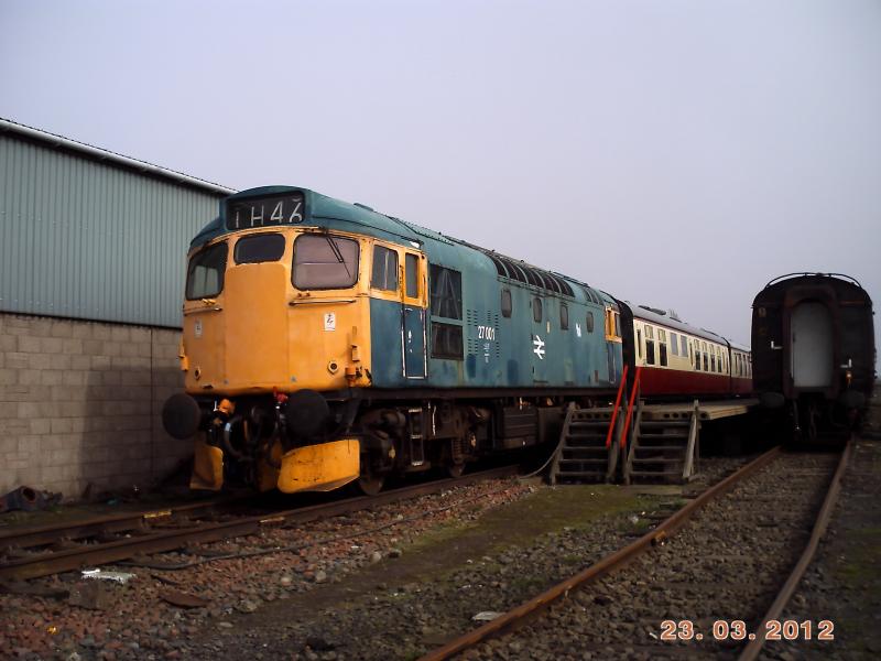27001 : 27001 poses for me in Bo'ness. Photo of 27001