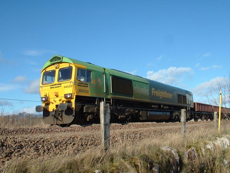 Freightliner 66522: Freightliner 66522 pauses at Elliot, Arbroath, with a rake of Ballast wagons.
Photo of Freightliner 66522