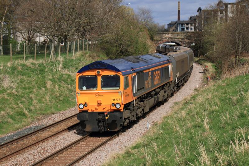 4S81 in the sun: 66737 on ???? 4S81 Doncaster Down Decoy to Hunterston passing under Peffermill Road on 15/04/2012 Photo of 4S81 in the sun