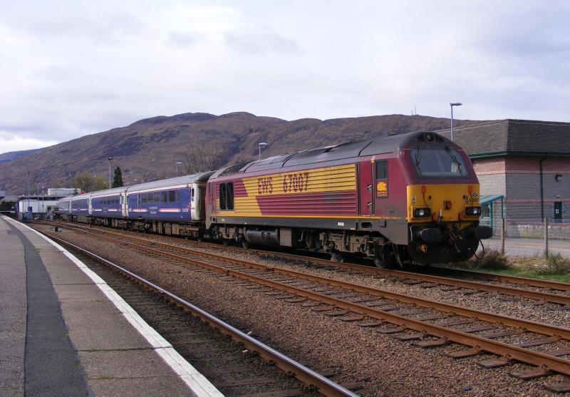 67007 Fort William: 67007 stabled at fort William having arrived with the Sleeper from London Photo of 67007 Fort William
