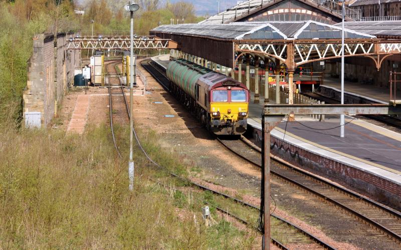 IMG_6058.JPG: 66102 rolls through perth working 6Z50 inverness-mossend empty fuel tanks. Photo of IMG_6058.JPG
