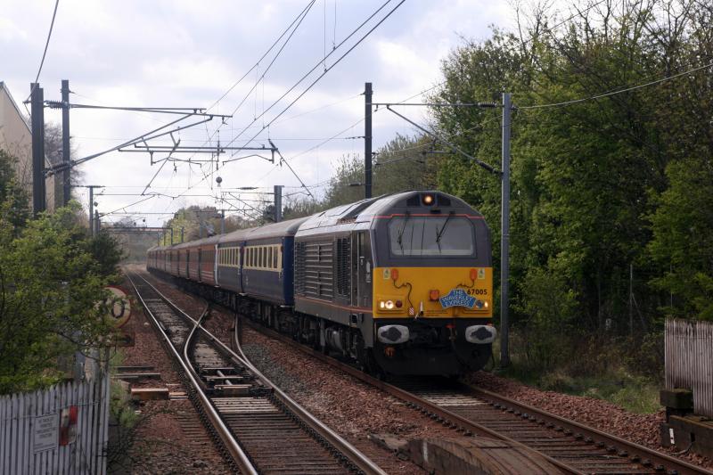 Royal Leader: 67005 leads the Waverley Express railtour from Shrewsbury into Slateford Station on 21 April 2012. Photo of Royal Leader