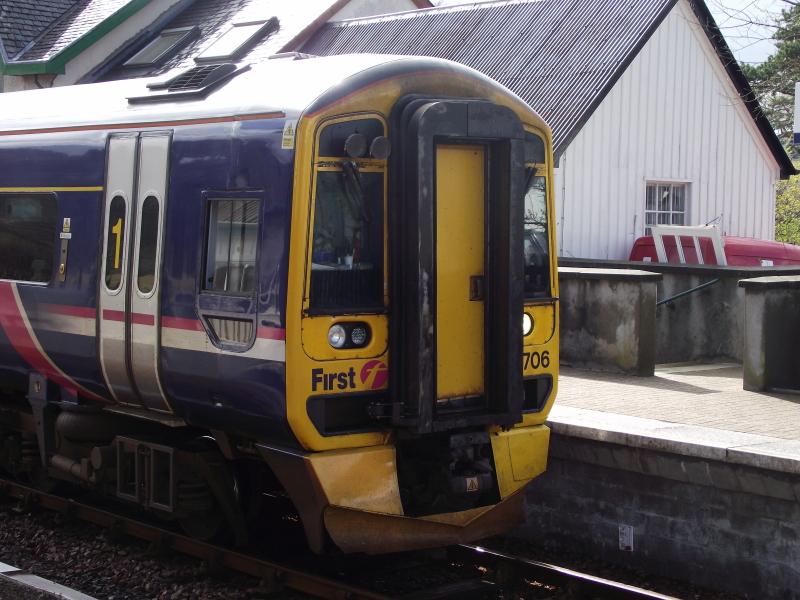 158706 @ Strathcarron: 158706 shows off the trial set of horns - seen at Strathcarron. Photo of 158706 @ Strathcarron