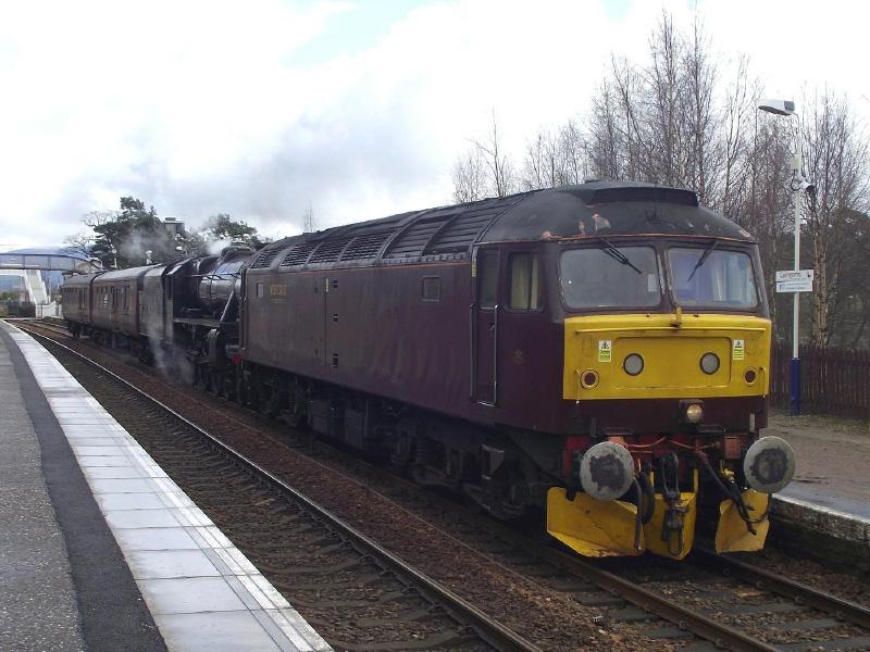 47760 and 45305 at Kingussie.: Black V 45305 simmers quietly behind 47760 as 5Z82 waits at Kingussie to cross 1H09, the 10:10 Queen Street - Inverness. Photo of 47760 and 45305 at Kingussie.