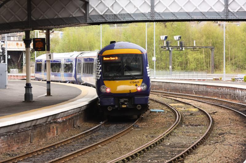 IMG_6371.JPG: spotrail 170426 disappears round platform 1 at perth working a aberdeen-glasgowQS service. Photo of IMG_6371.JPG
