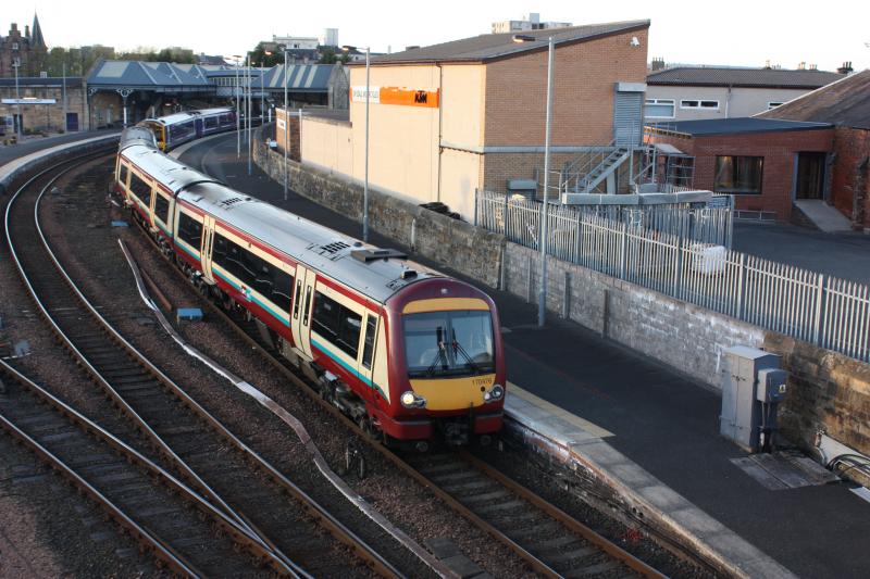 IMG_6389.JPG: having split from a 158 in the background, SPT 170476 waits for the signal at perth, both arrived ECS from dundee. Photo of IMG_6389.JPG