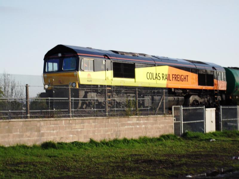 66847 on 6Z46 Grangemouth to Prestwick: 66847 passing Carmuirs West junction at 0740 on Tuesday 1st May 2012. Working 6Z46 Grangemouth to Prestwick aviation fuel tanks. Photo of 66847 on 6Z46 Grangemouth to Prestwick