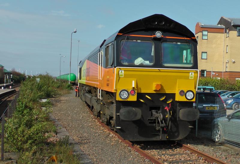 66847 6Z46 Linkswood tanks Dundee Yard R/R:
02/05/12 Photo of 66847 6Z46 Linkswood tanks Dundee Yard R/R