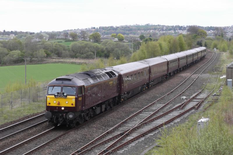 47237 passing Bo'ness DGL - 04-05-12: Despite being scheduled to be looped at Bo'ness DGL, 47237 on 1H85 Royal Scotsman Edinburgh - Spean Bridge is seen flying past 5 mins early at 1452. Photo of 47237 passing Bo'ness DGL - 04-05-12