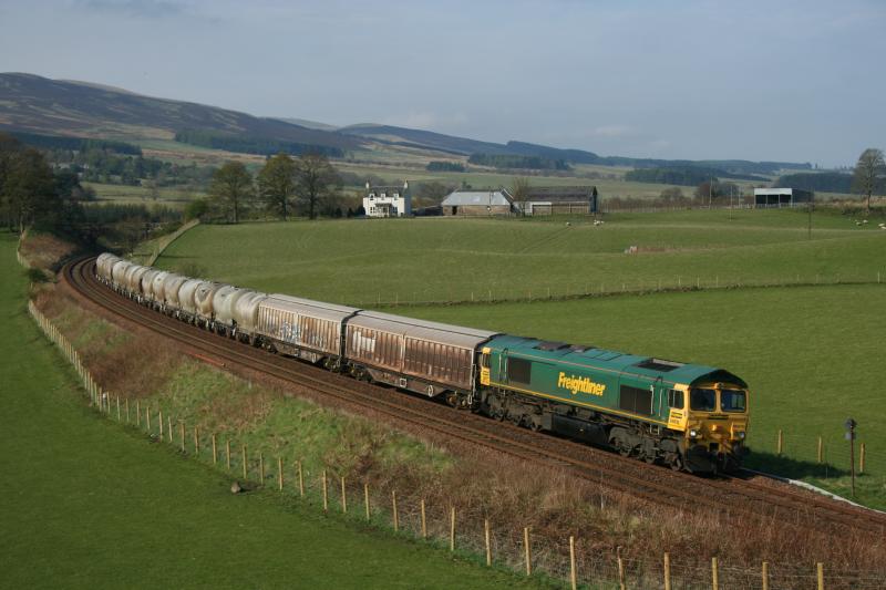 Freightliner Cement: FLT.66610 approaches Gleneagles with 6A65 Oxwellmains -- Aberdeen cement train. Photo of Freightliner Cement