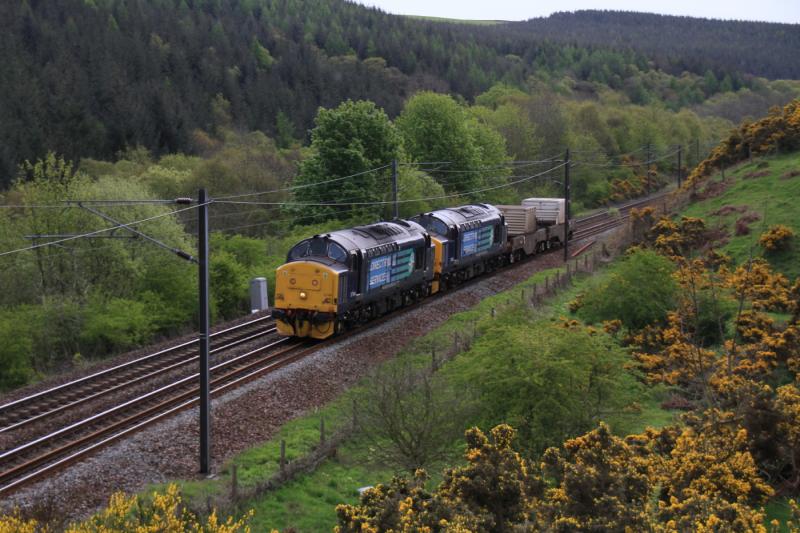 6M50 at Penmanshiel northbound: 37194 + 37667 on 6M50 Torness to Carlisle north of the site of Penmanshiel Tunnel on 08/05/2012 Photo of 6M50 at Penmanshiel northbound
