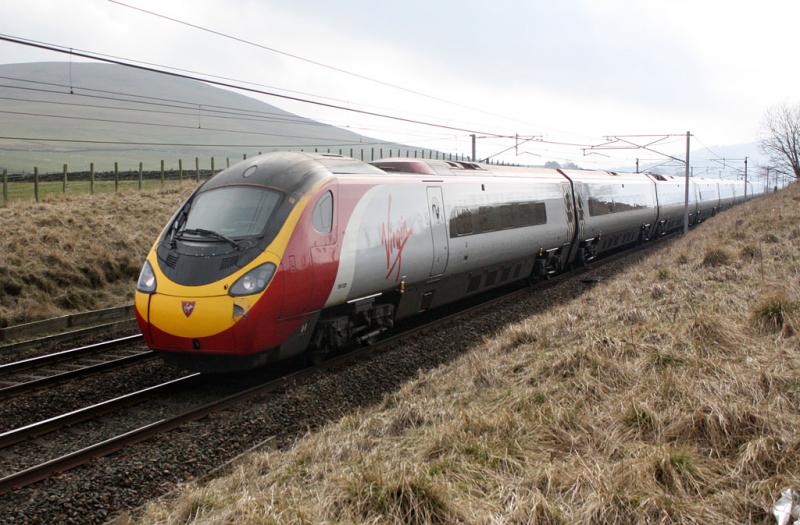 Pendolino: Pendolino at Wandel near Abingdon Photo of Pendolino