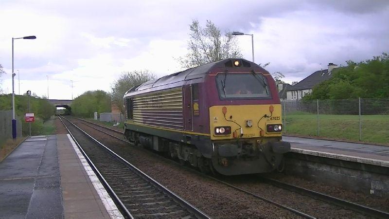 67025 at Carmyle 24-04-12: 67025 Western Star approaches Carmyle on 0M11 Mossend to Polmadie on 24 April 2012. It took the ECS of the Caley beds to GLC as 5M11 Photo of 67025 at Carmyle 24-04-12