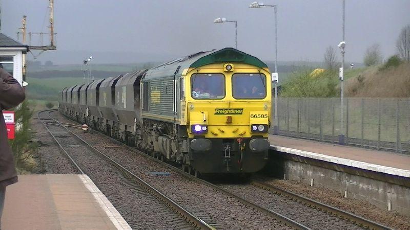 Photo of 66585 at New Cumnock 26-04-12