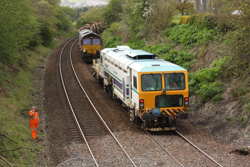 IMG_6495.JPG: tamper DR73933 at walnut grove and 66027 rolls in behind with 6K18 from mossend on sunday 13th may 2012. Photo of IMG_6495.JPG