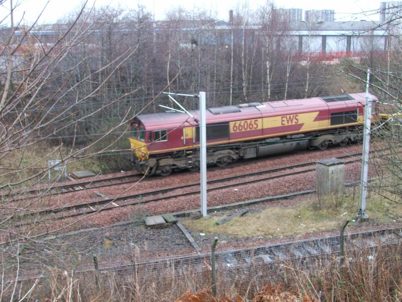 66065 with spoil 27th Dec: 66065 tailing 66039,with spoil, leave the Junction Site & Travel along the Clydesdale passing Muirhouse Central Junction, at bottom of picture, on way to Rutherglen. Photo of 66065 with spoil 27th Dec