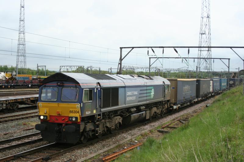 Scotland bound: 66304 pulls into Crewe Basford Hall on its way north with 4S49 Daventry -- Grangemouth intermodal Photo of Scotland bound