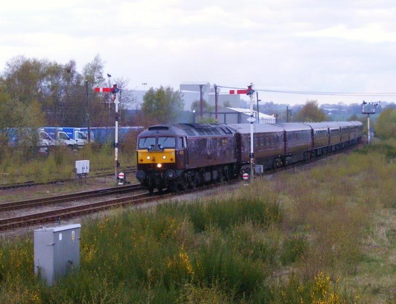 47237: 47237 working 1H90 Aviemore - Dundee via Keith & Aberdeen passing Inverurie 07-05-12 Photo of 47237