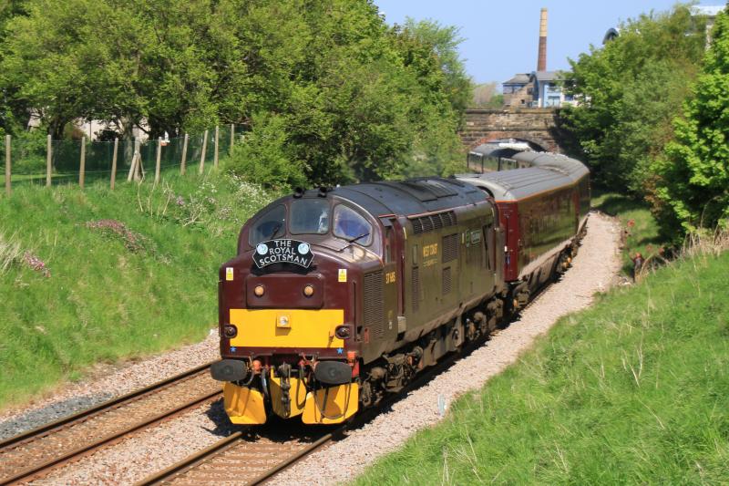 37685 on Royal Scotsman: 37685 on the Royal Scotsman Edinburgh to Spean Bridge passing Peffermill playing fields on 25/05/2012 Photo of 37685 on Royal Scotsman