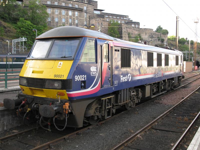 90021: Class 90 in First ScotRail livery at Edinburgh Waverley Photo of 90021