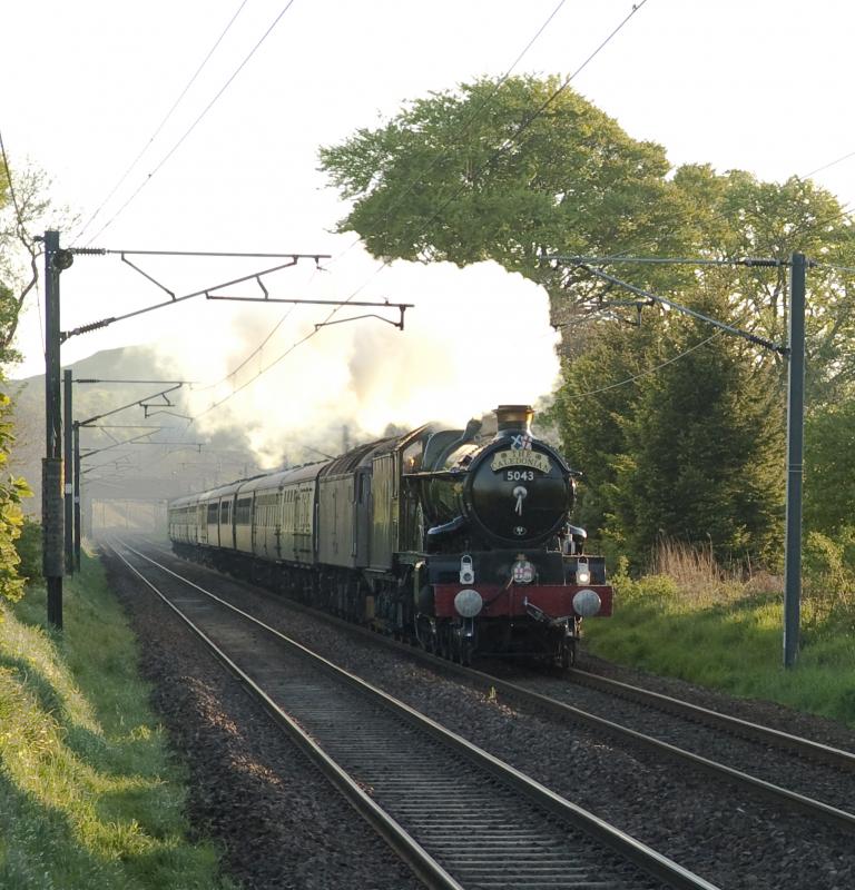 Castle to Scotland: 5043 gliding along on the approach to Curriehill tonight (26.5.12). Tricky light. Photo of Castle to Scotland
