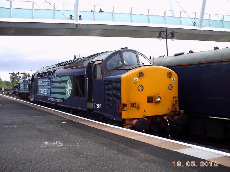 37604 in Stirling: 37604 runs round its train in Stirling on the 19/5/12 Photo of 37604 in Stirling