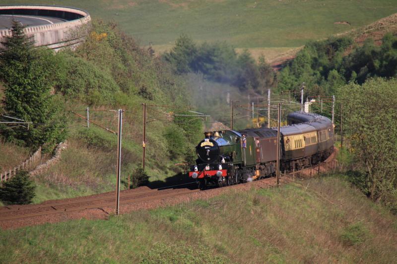 5043 Dif +47760: 5043 + 47760 on 1Z22 07.55 Tyseley Warwick Road to Edinburgh north of Harthope on 26/05/2012. 47760 pushing 5043 to reduce fire risk. Photo of 5043 Dif +47760