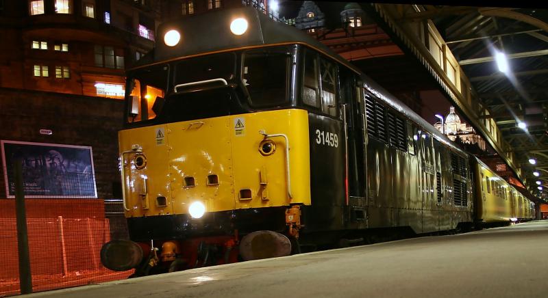 31459: 31459, with 31190 on the rear, awaits departure from Edinburgh Waverley on the evening of 12.10.07, while working the 4Q08 Millerhill - Derby test train. Photo of 31459