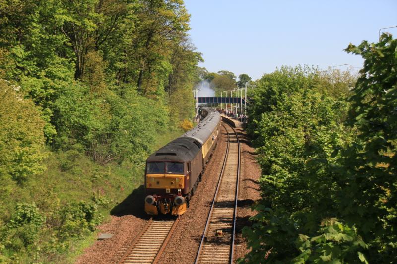47760 on 1Z46: 47760 on the rear of 1Z46 12.30 Linlithgow to Stirling passing Dalgety Bay on 27/05/2012 Photo of 47760 on 1Z46